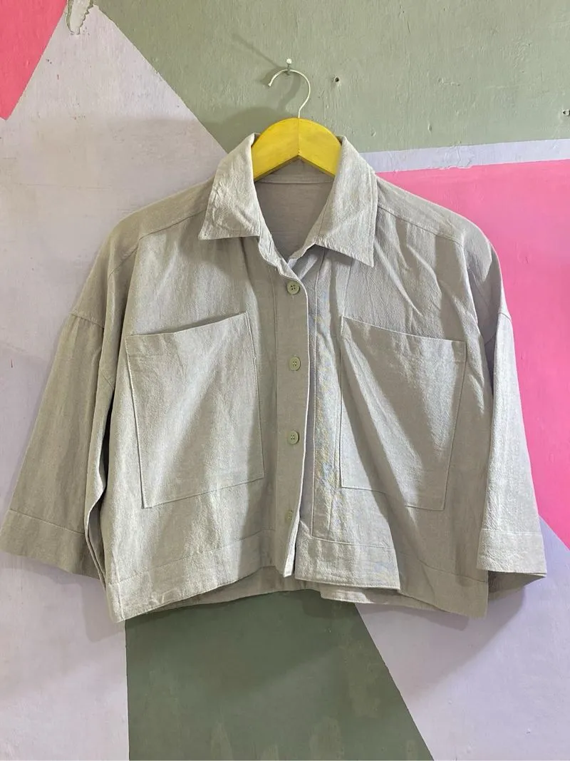 Kemeja Abu-abu Crop Lengan 3/4 photo 1