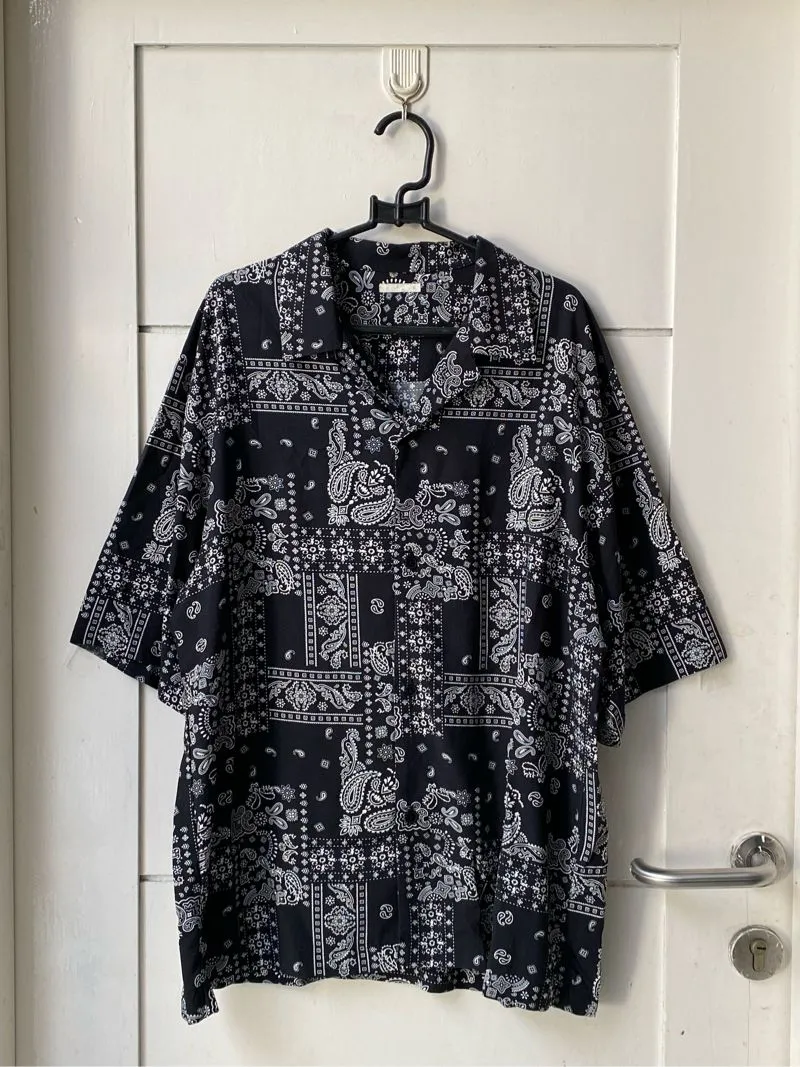 Gu Black Motive Paisley Bandana Boxy Oversize Whisnu Santika photo 1