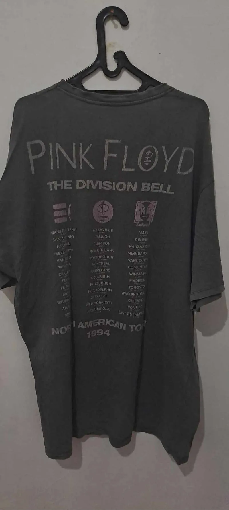 Kaos pink floyd x pull n bear Preloved