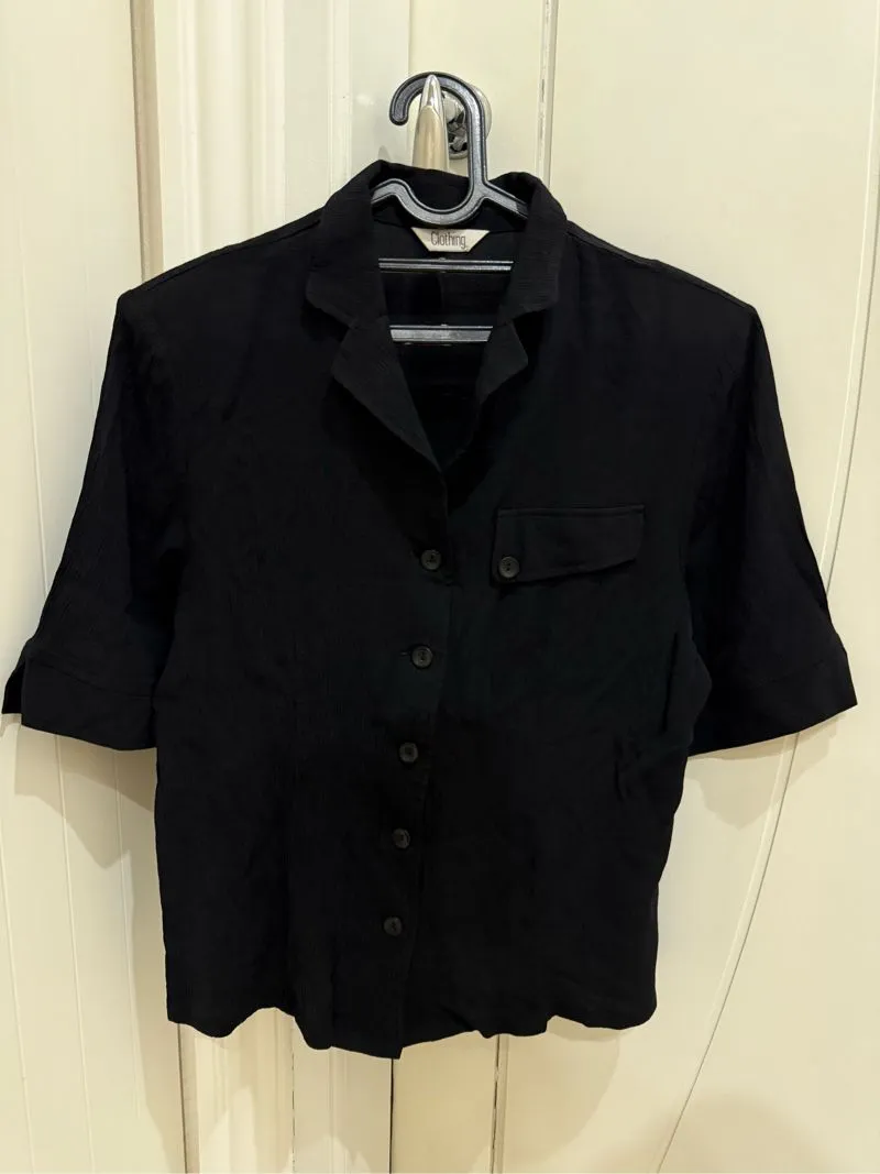 black blouse photo 1
