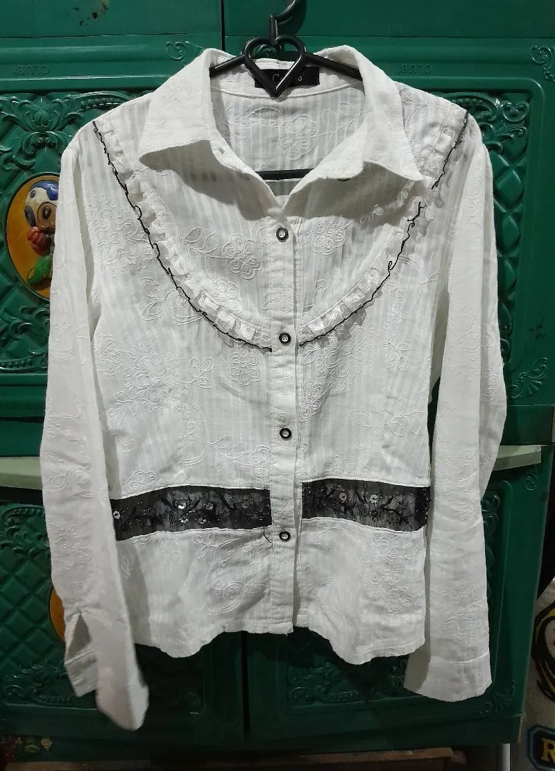 Kemeja bordir putih fit body y2k photo 1