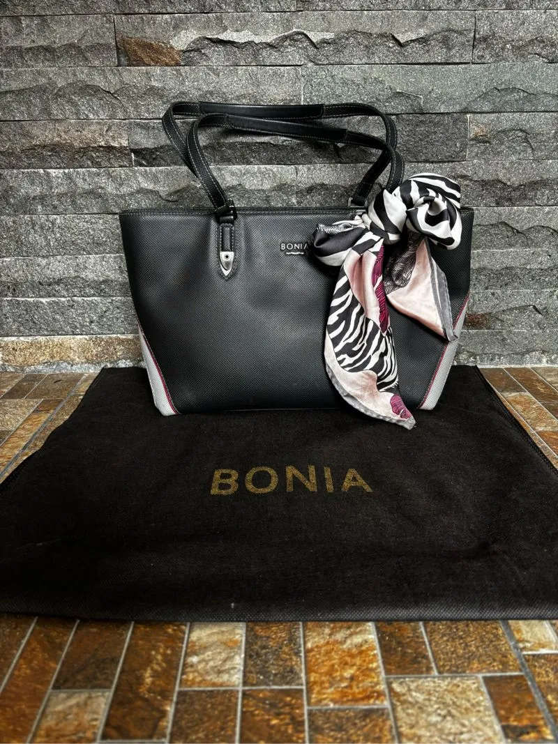 B0nia special edition photo 1