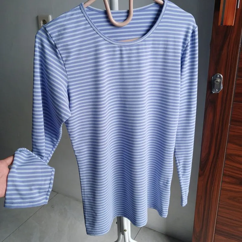 Uniqlo Silky Dry Sarafine Innerwear T-Shirt / Kaos Salur Uni photo 1