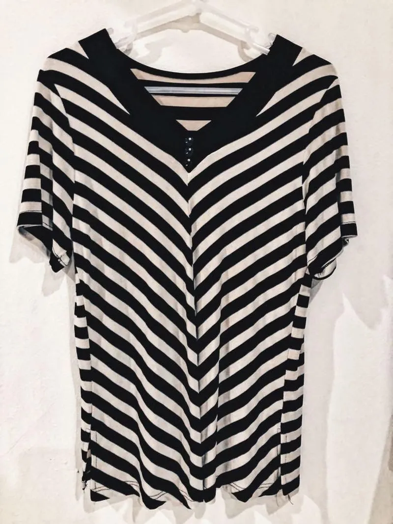 V-neckline Blouse Size M photo 1