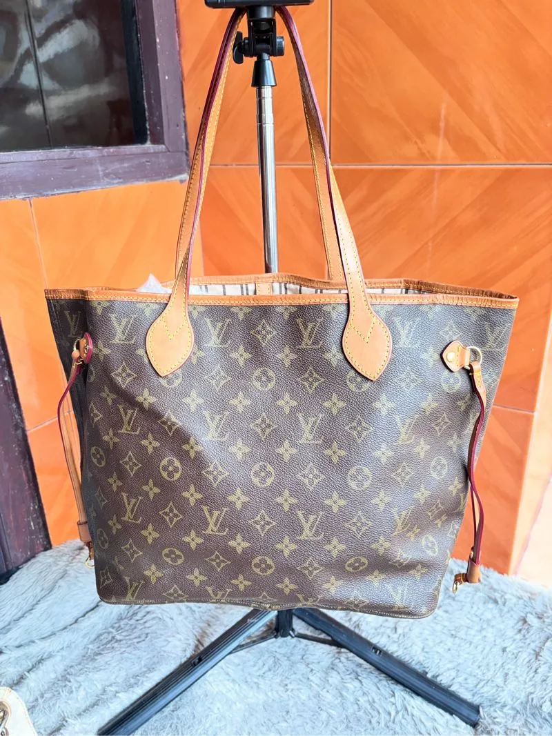LV Neverfull Totebag photo 1