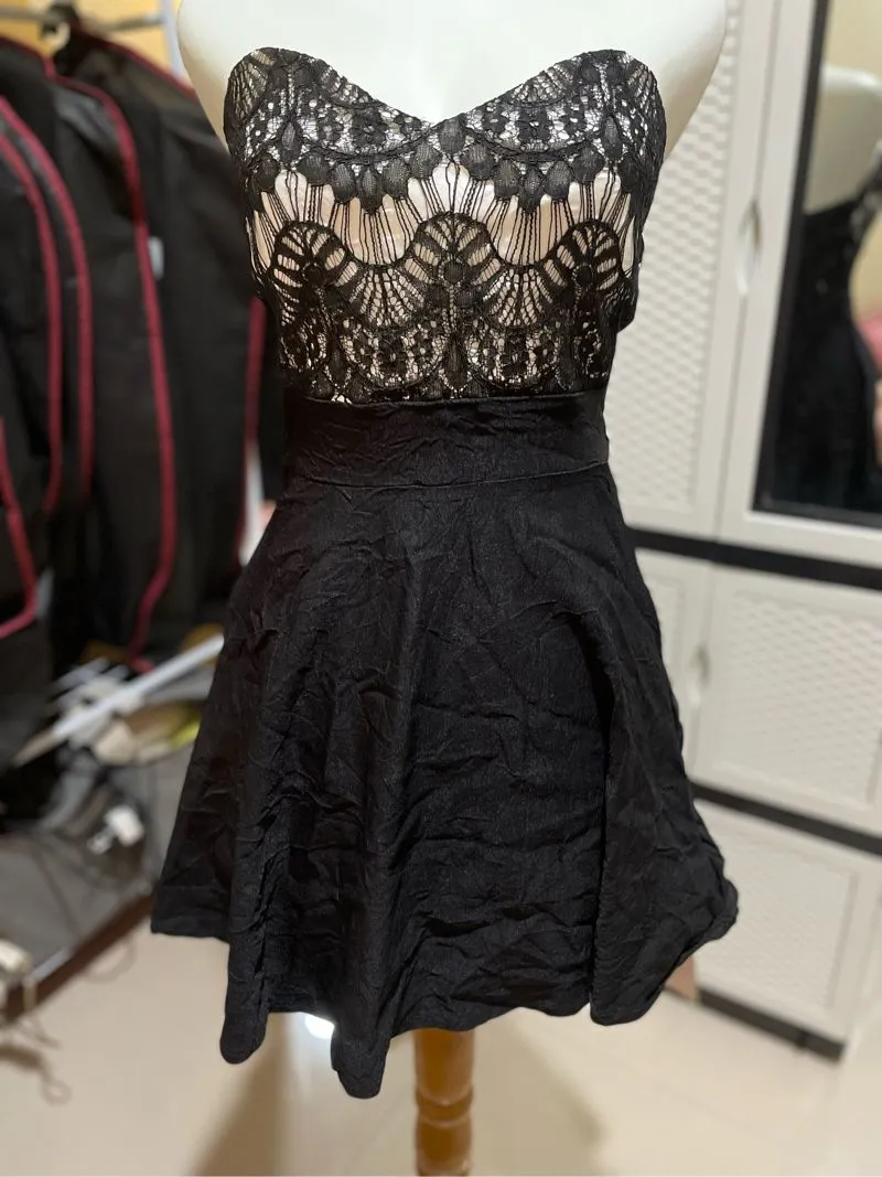 Gaun Hitam Renda Elegan  photo 1