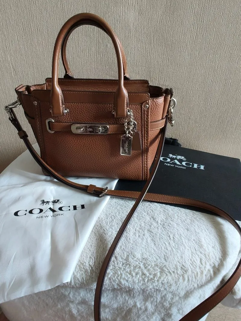 Coach swagger 20 in peebble leather in brown colour photo 1