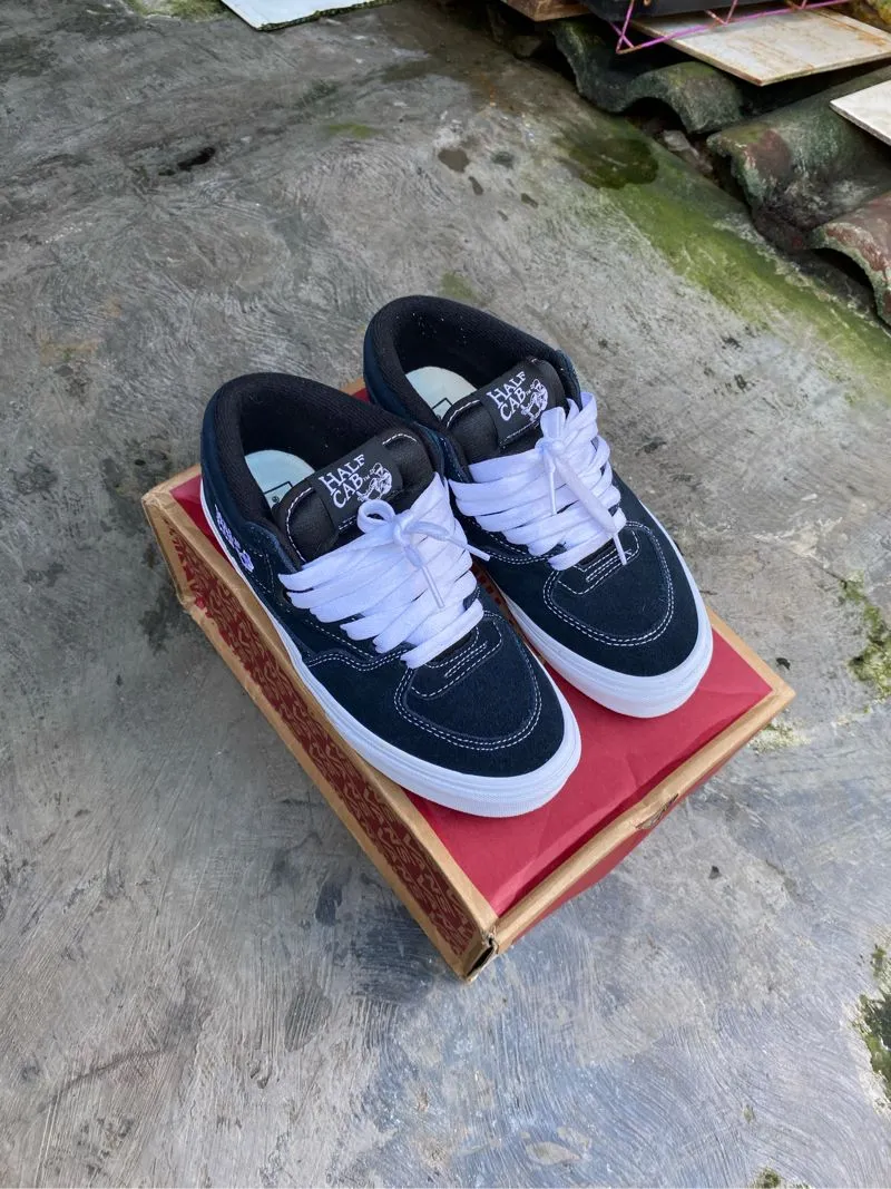 VANS HALF CAB photo 1