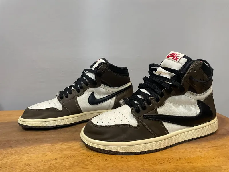 Nike Air Jordan Casual Sneakers Pria white brown black