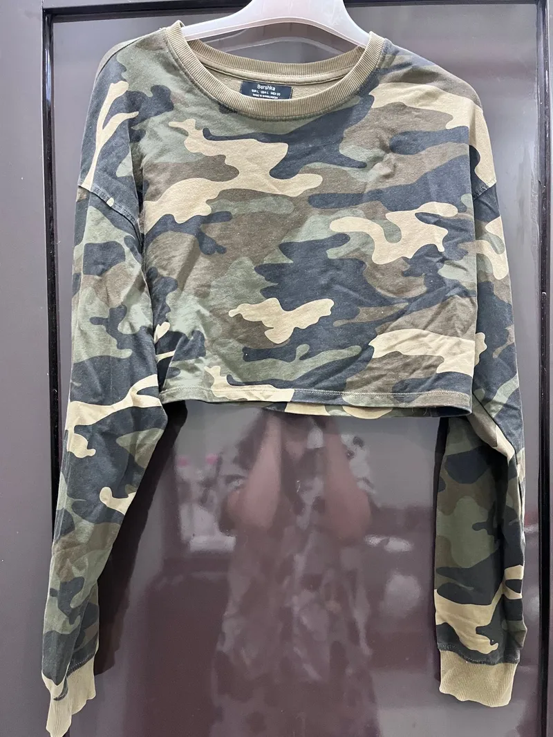 Bershka Streetwear Casual Crop top Wanita multicolor green brown black photo 1