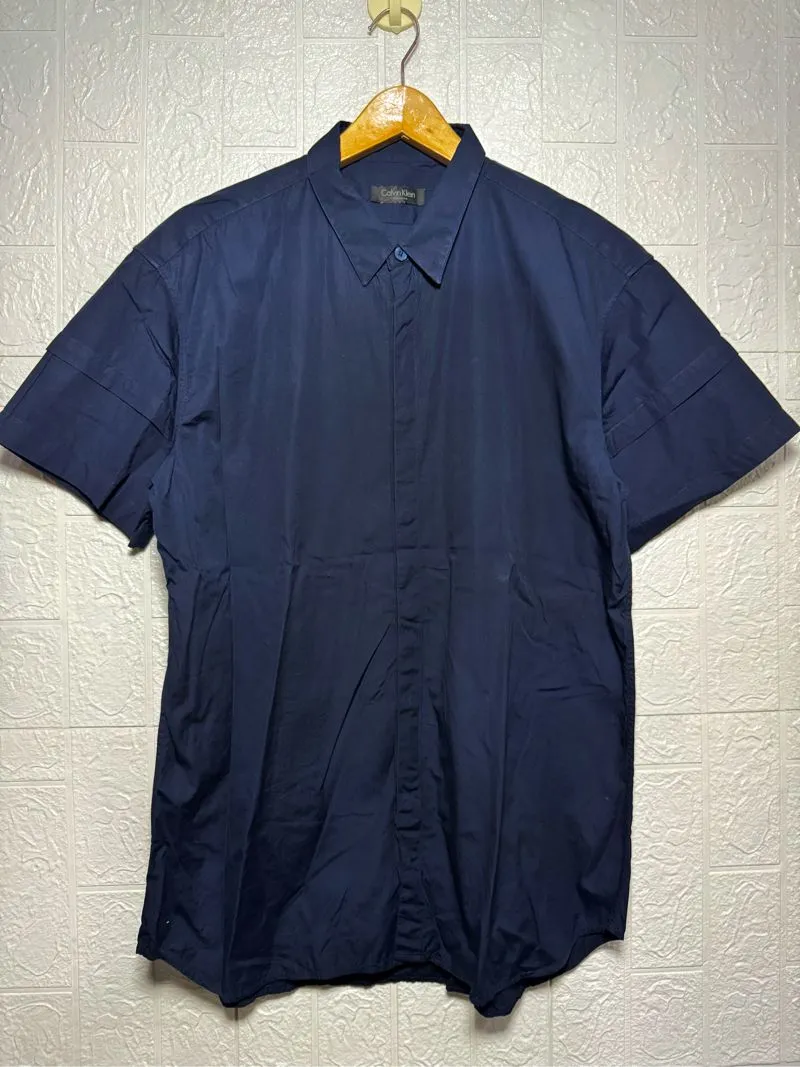 CALVIN KLEIN SHORT SLEEVE SHIRT XL SECOND THRIFT photo 1