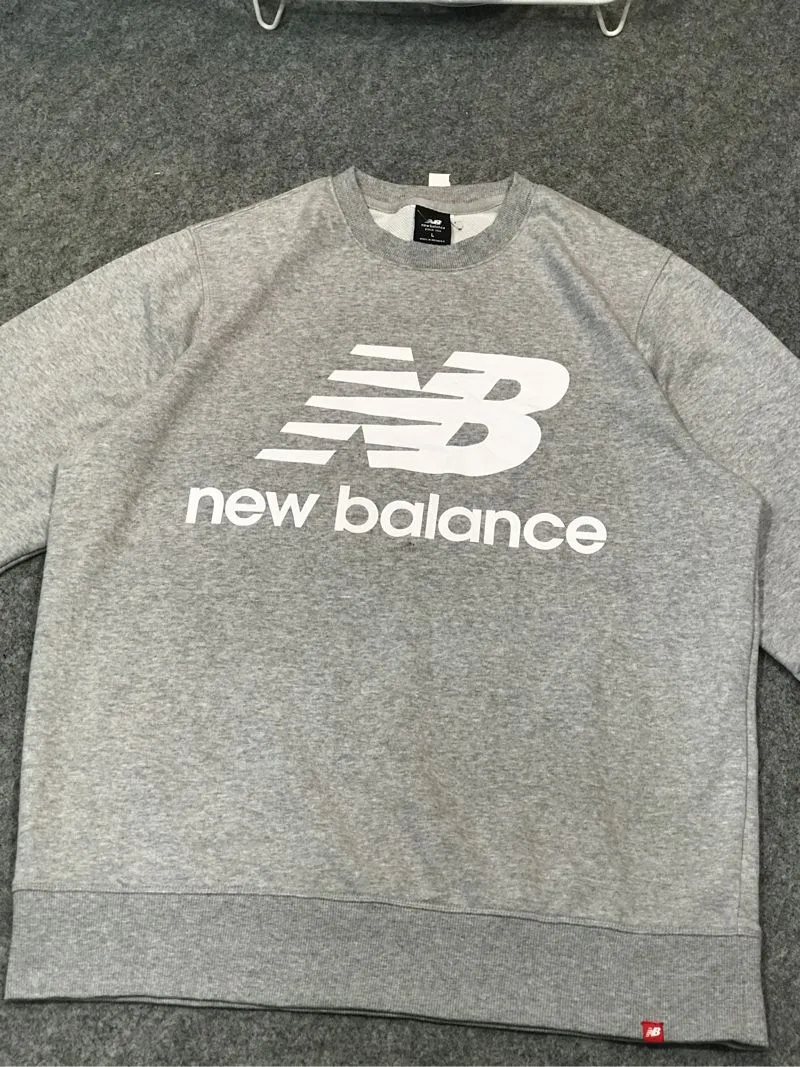 Crewneak new balance photo 1