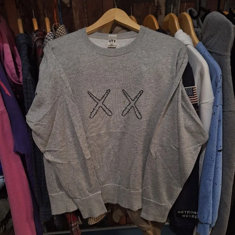 Crewneck Uniqlo X Kaws Grey photo 1