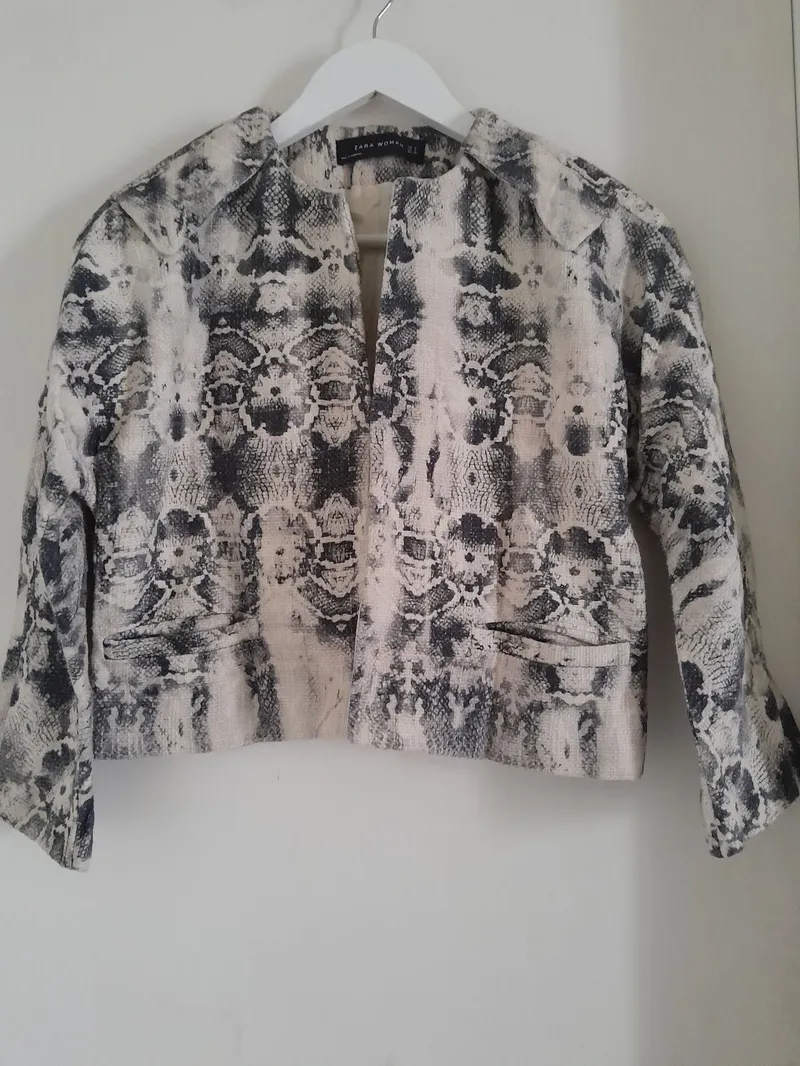 ZARA Minimalist Blazer Wanita gray cream photo 1