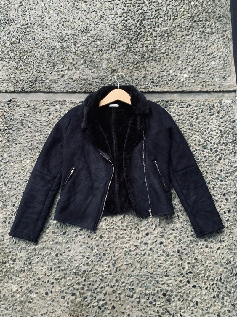 Jaket Preloved MUSE MUSE Faux Suede Hitam – Cozy look photo 1