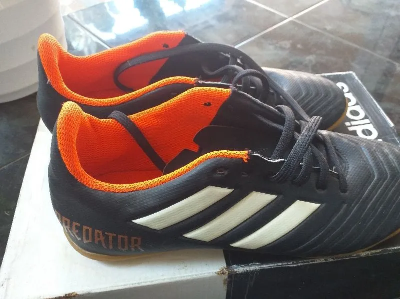 Sepatu futsal adidas predator photo 1