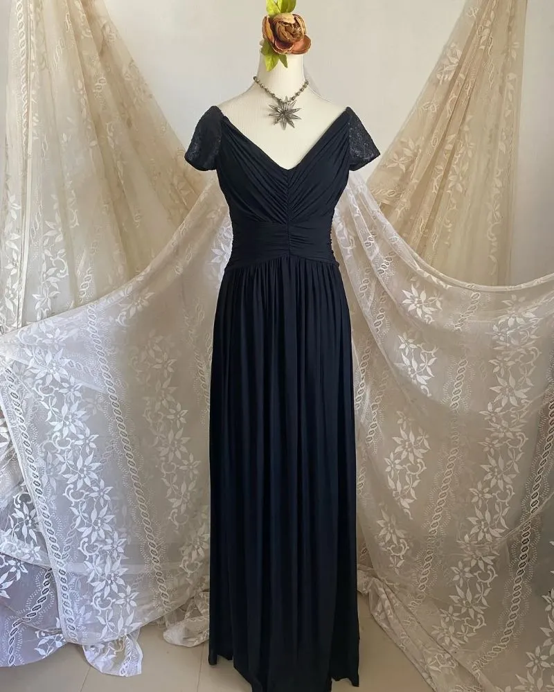 Elegant black gawn photo 1