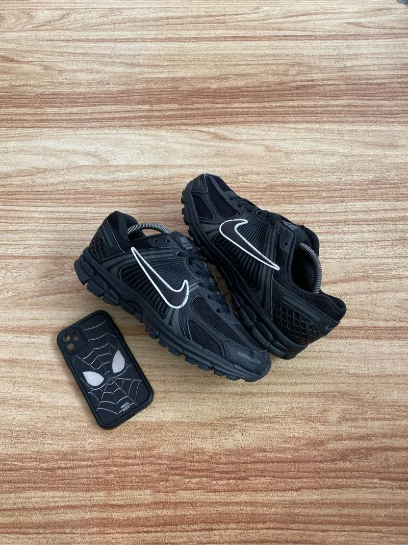 Nike Sportswear Sneakers Pria white black photo 1