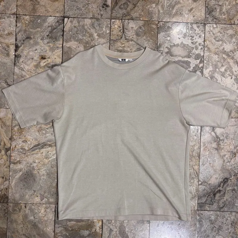 Tshirt Uniqlo Oversize Beige photo 1