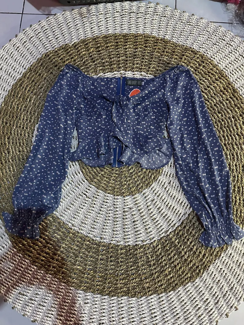 Minimalist Casual Crop top Wanita multicolor photo 1