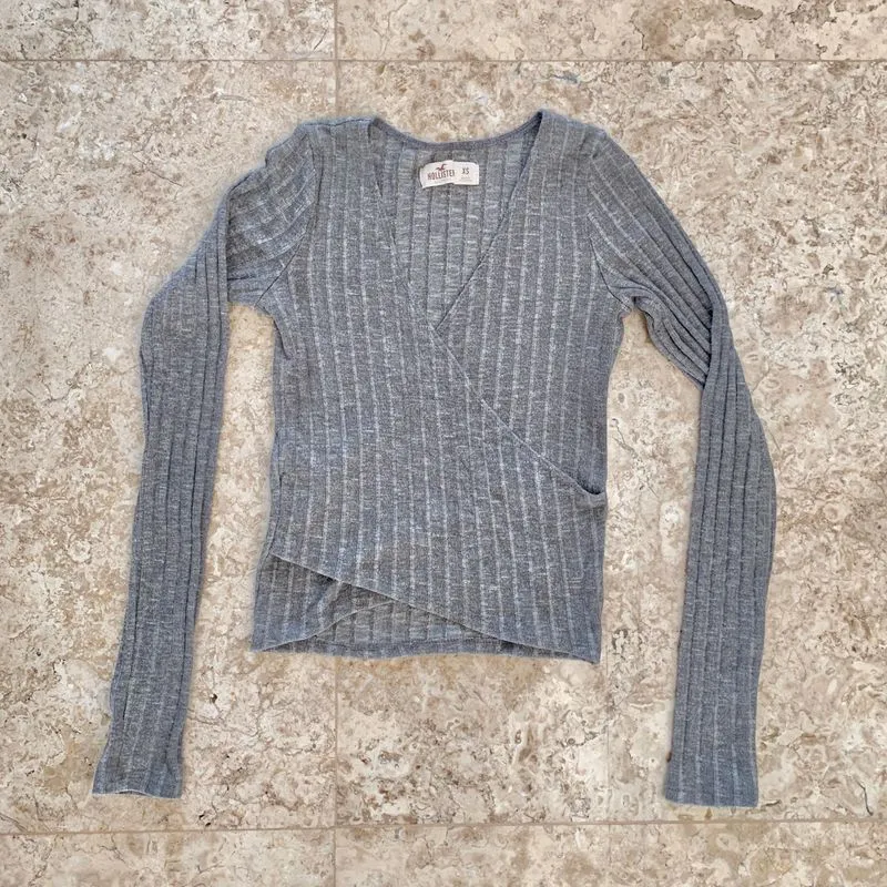 Hollister Grey Wrap Longsleeve top kaos rib knit abu abu photo 1