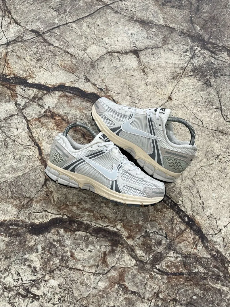 NIKE VOMERO 5 photo 1