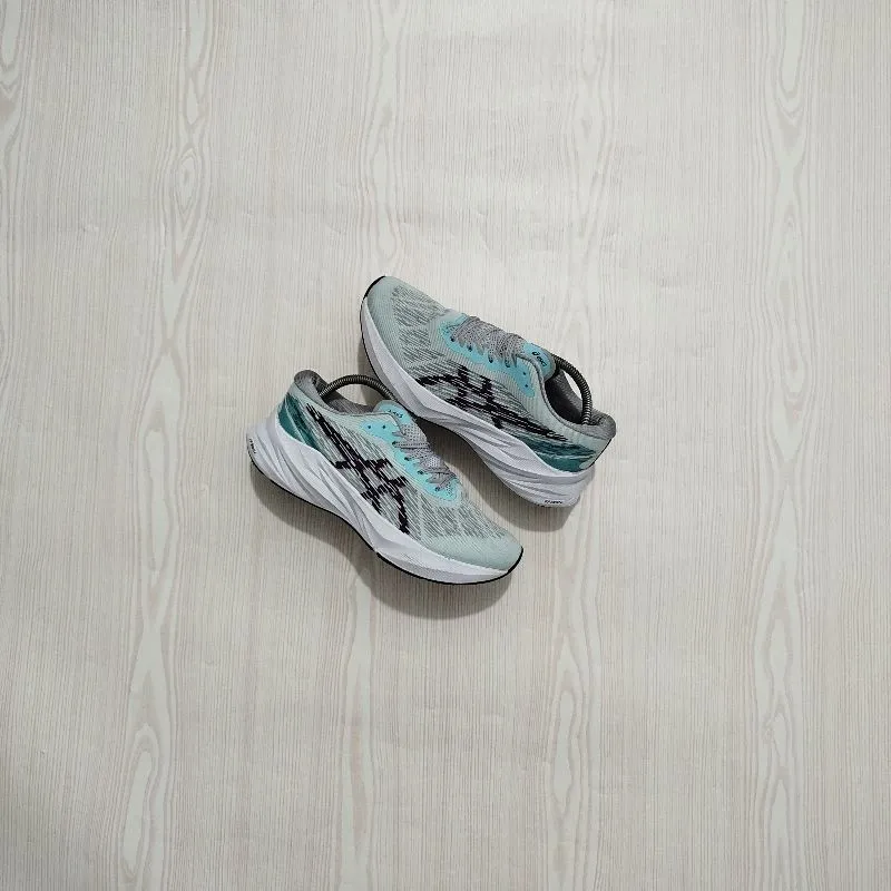 Asics novablast 3 photo 1