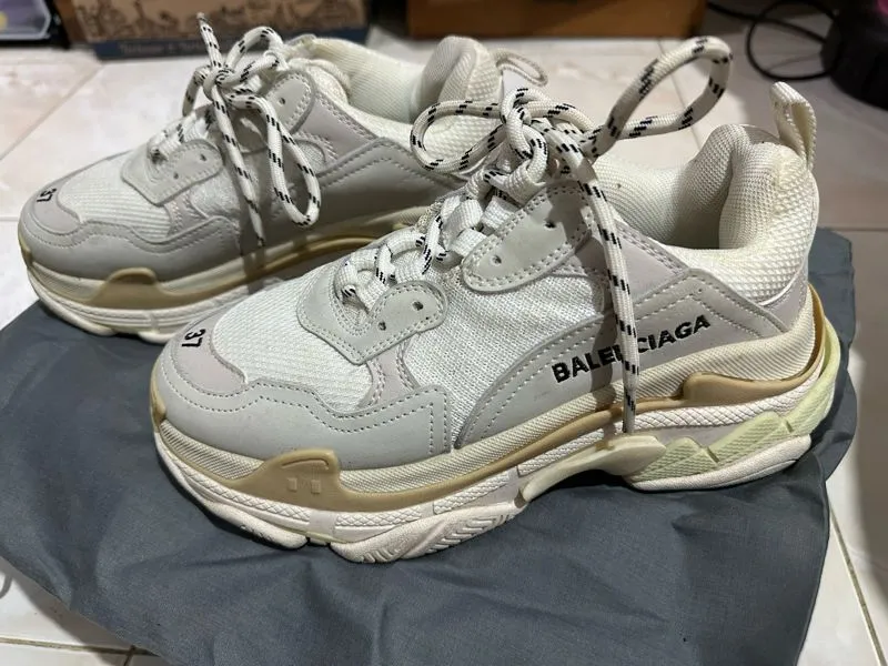 Sepatu balenciaga photo 1