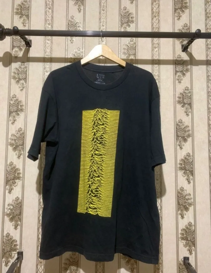 TSHIRT UNIQLO X SAVILLE REMIX photo 1