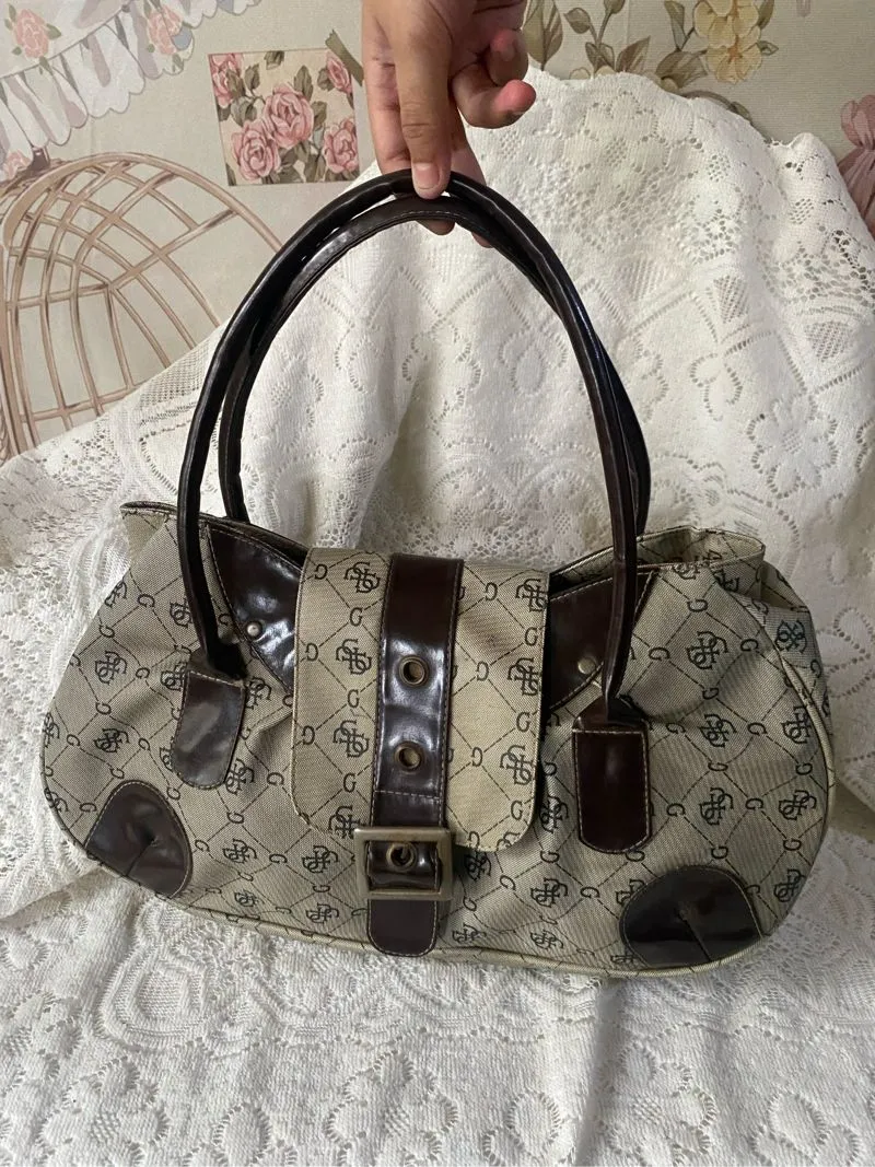 Guess Shoulder Bag photo 1
