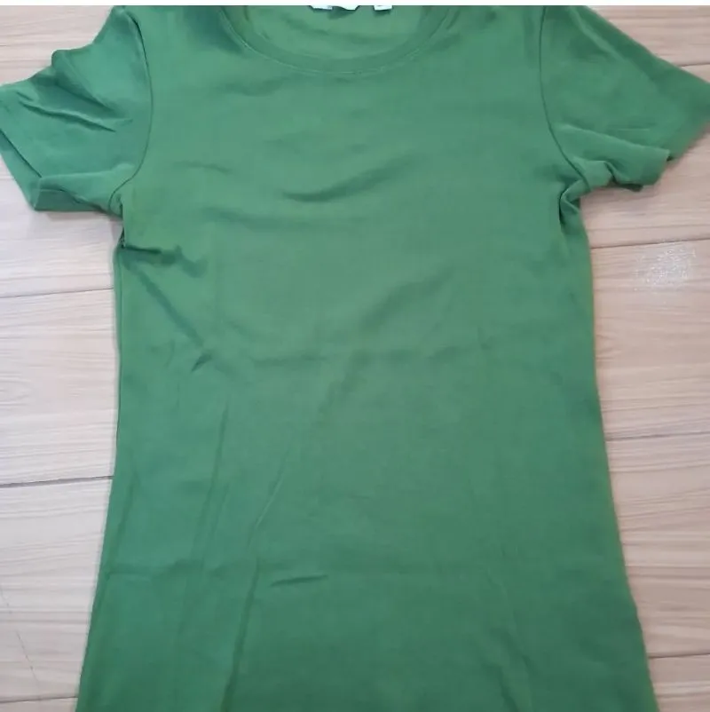 Kaos Uniqlo photo 1
