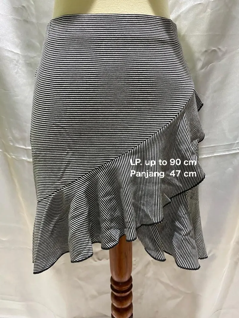 H&M Casual Skirt Wanita multicolor photo 1