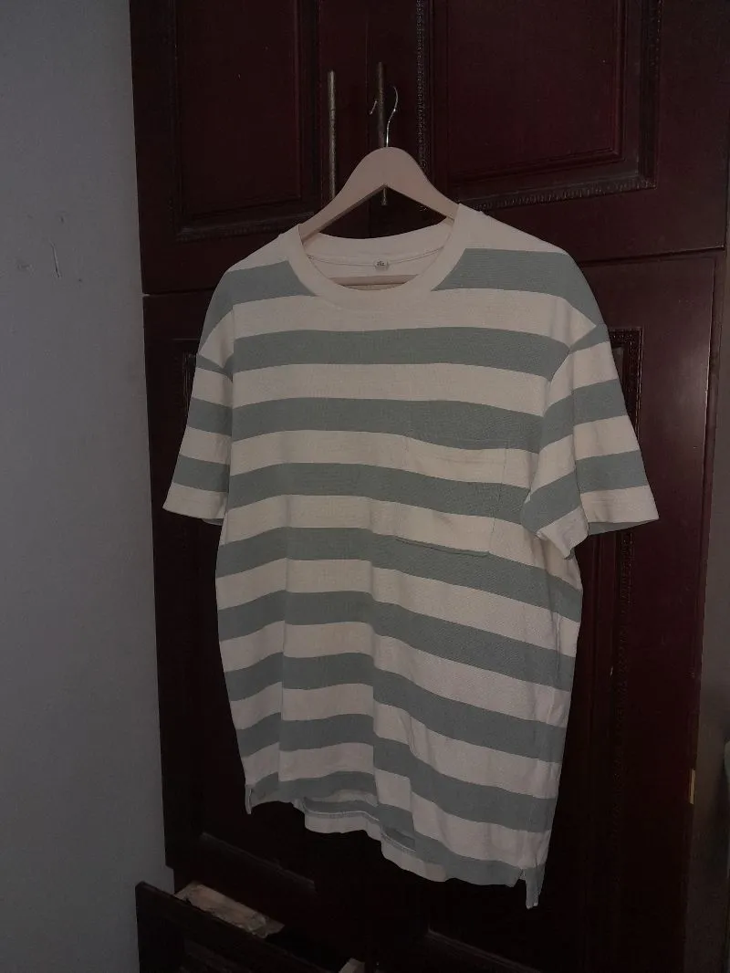 Tshirt uniqlo salur pocket photo 1