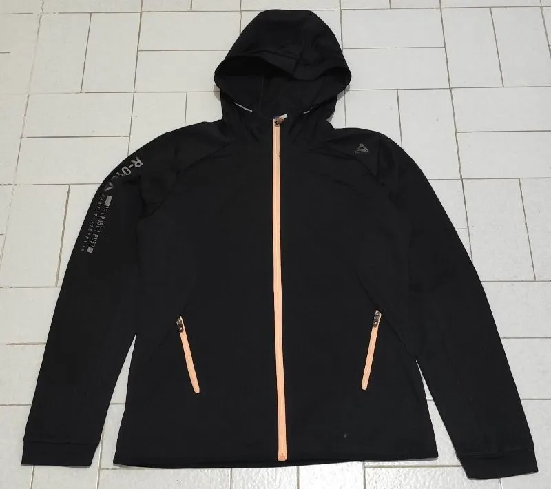 Jaket Sport Running Softshell Reebok Hitam.  photo 1