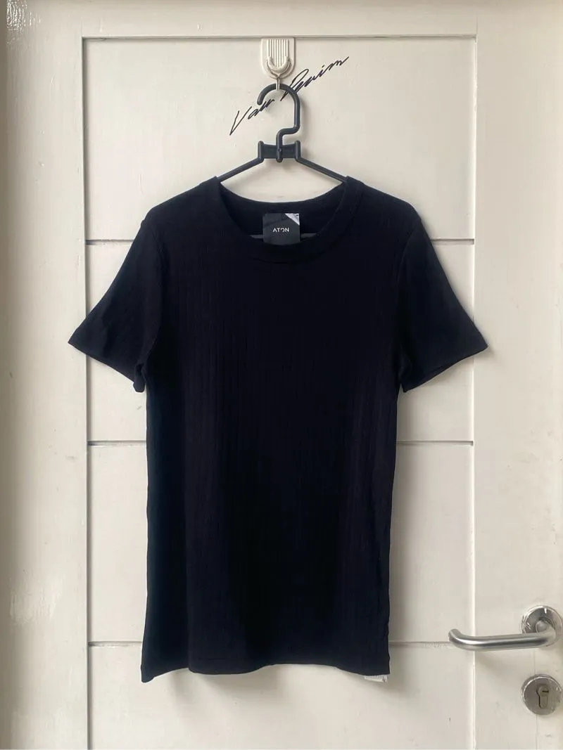 ATON Black T-shirt  photo 1
