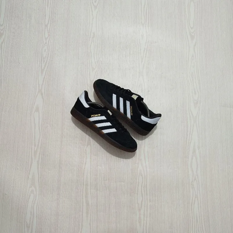 Adidas spezial black white photo 1