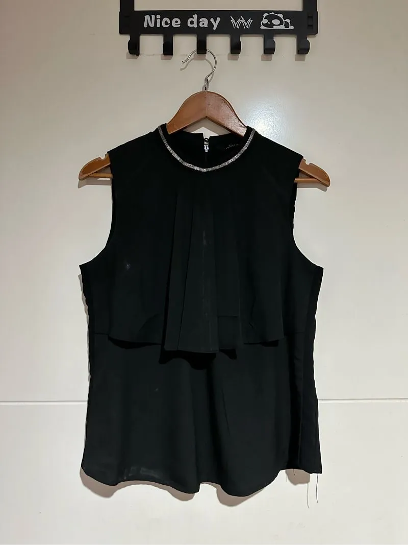Black ruffle top photo 1
