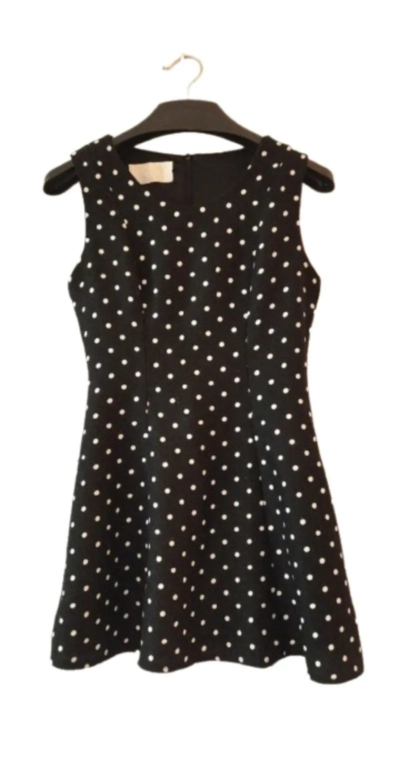 Black sleeveless polka dress photo 1