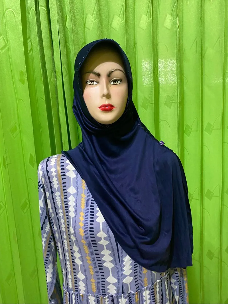 Kerudung Instan Rabnni Polos Navy dengan Aksen Payet  photo 1