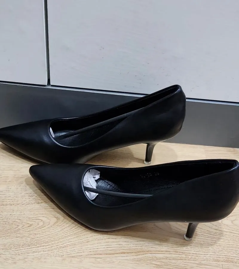 BASIC BLACK HEELS  photo 1