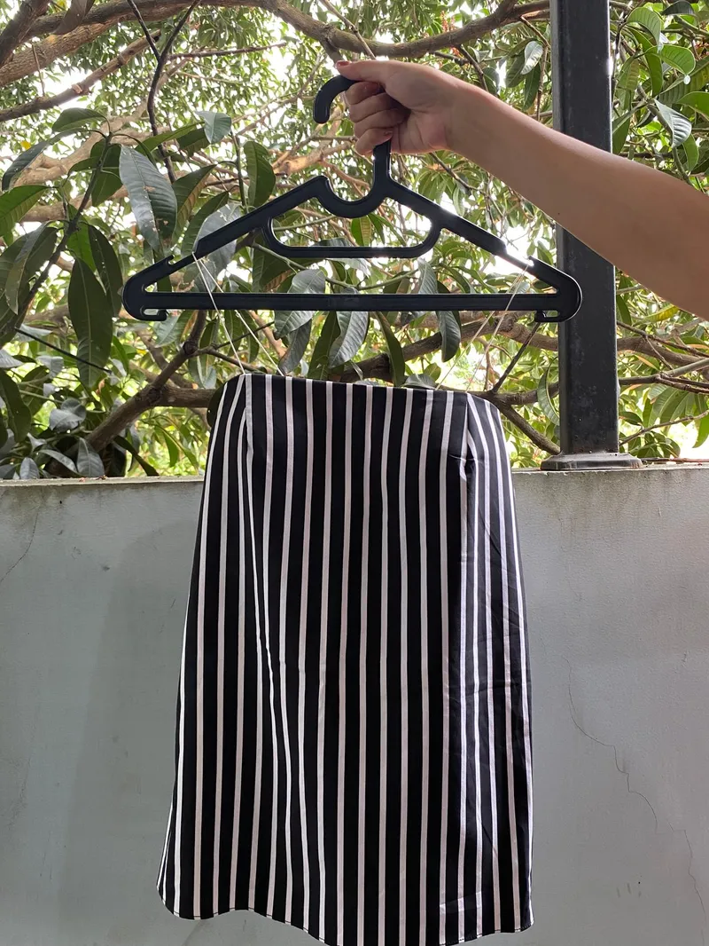 Minimalist Crop top Wanita black photo 1