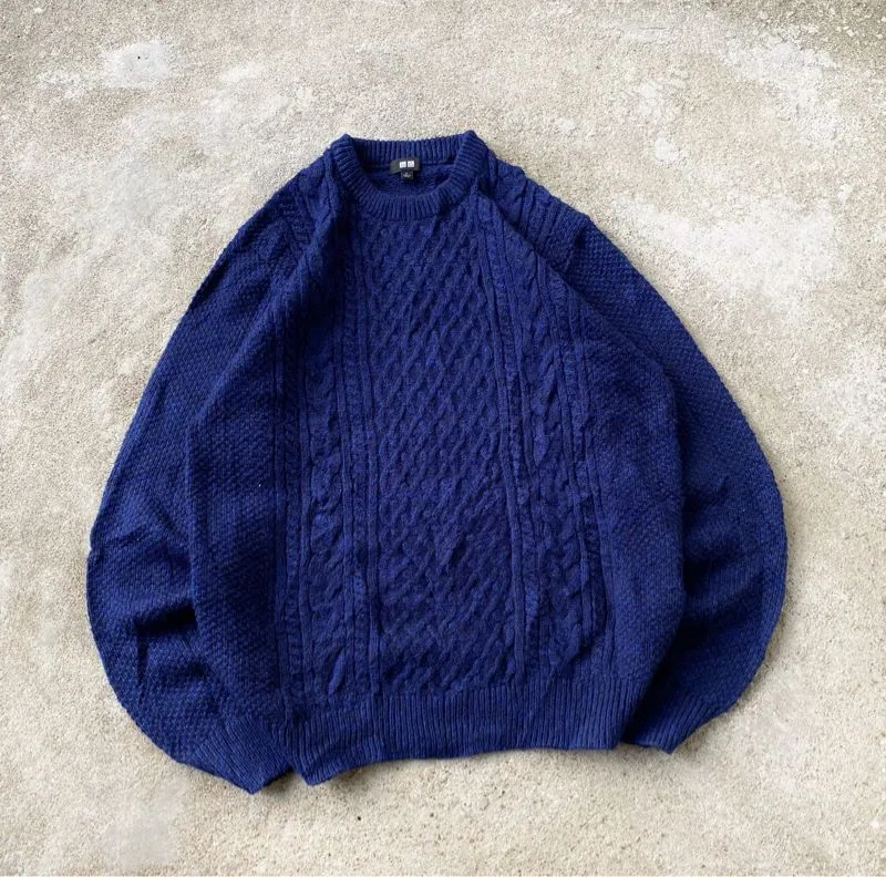 UNIQLO CABLE KNIT SWEATER photo 1