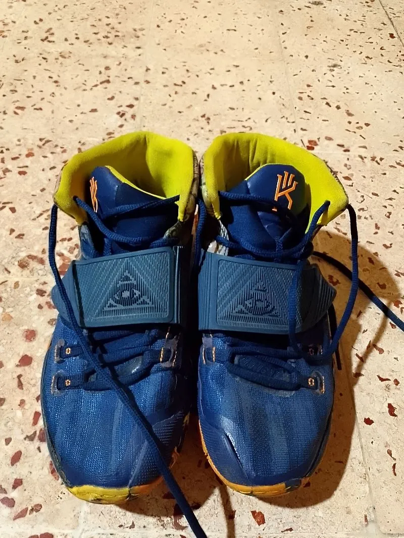 Nike Kyrie Preheat 'Taipei' Sepatu Basket - Main Image