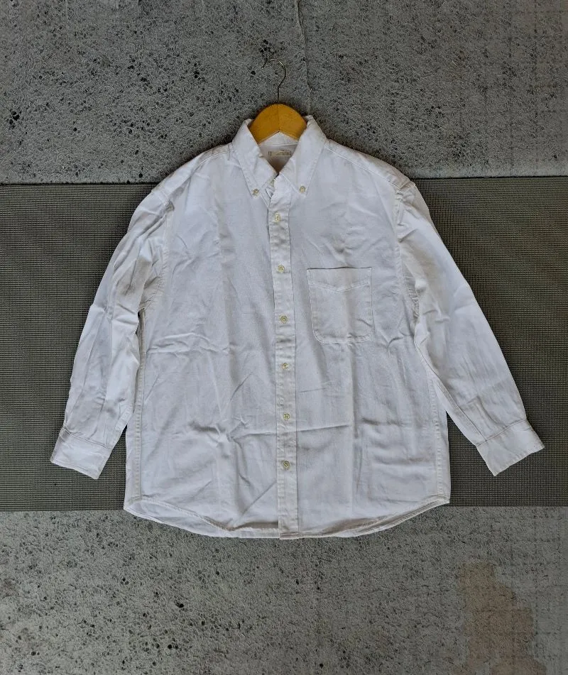 KEMEJA GU PUTIH SEPERTI BARU
SIZE TAG: S
LD:120Cm
P: 75Cm photo 1