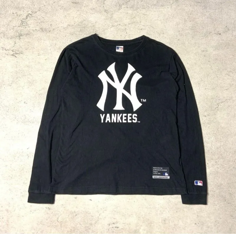 MLB Yankees Crewneck Size M photo 1