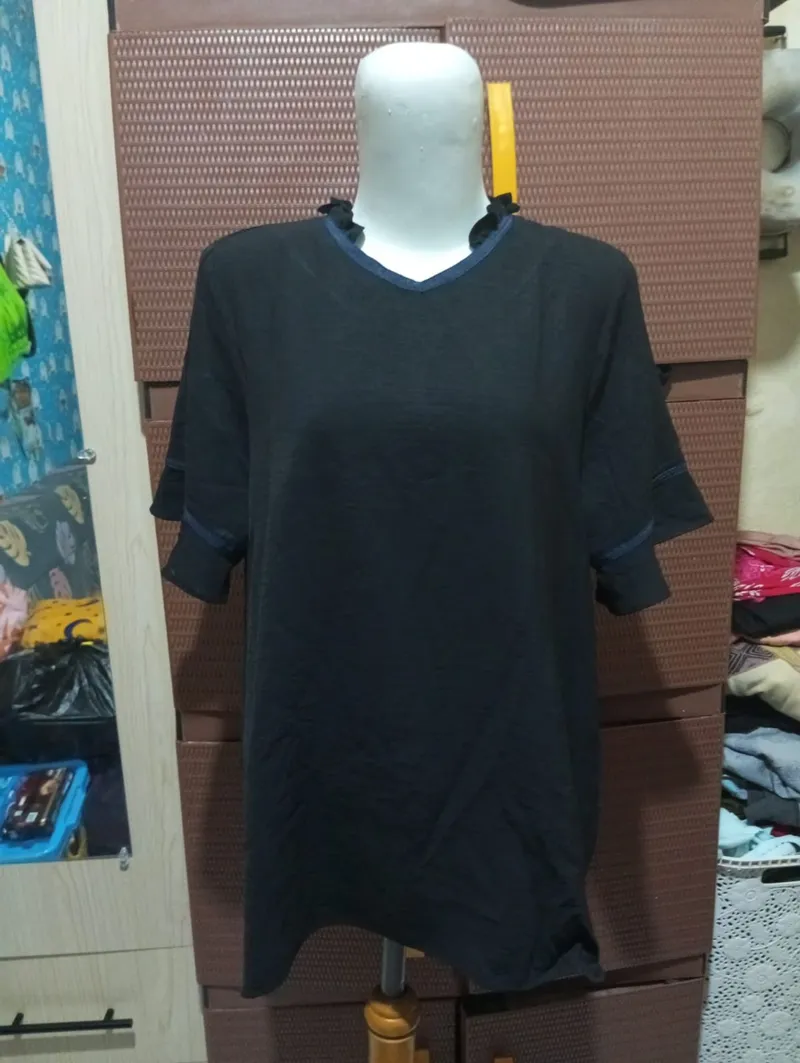 Minimalist Blouse Wanita navy black photo 1