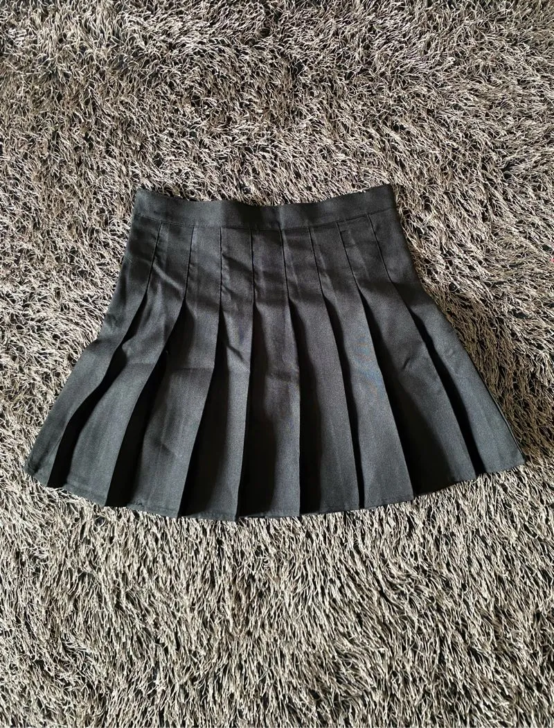 Black Pleated Skirt with Inner Shorts – Size M photo 1