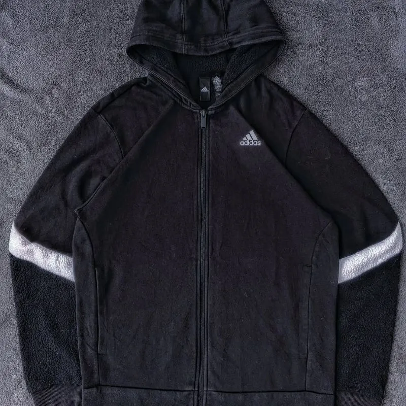 ADIDAS photo 1