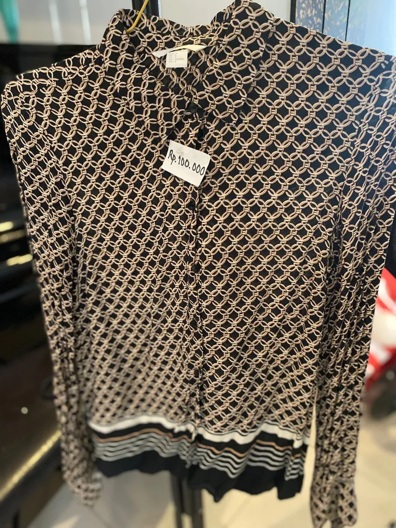 H&M Casual Blouse Wanita tan brown black photo 1
