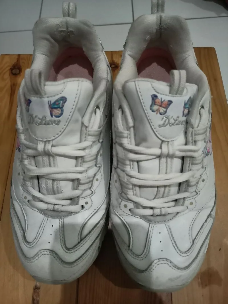 Skechers D'lites White Floral Skechers D'Lites Embroidered